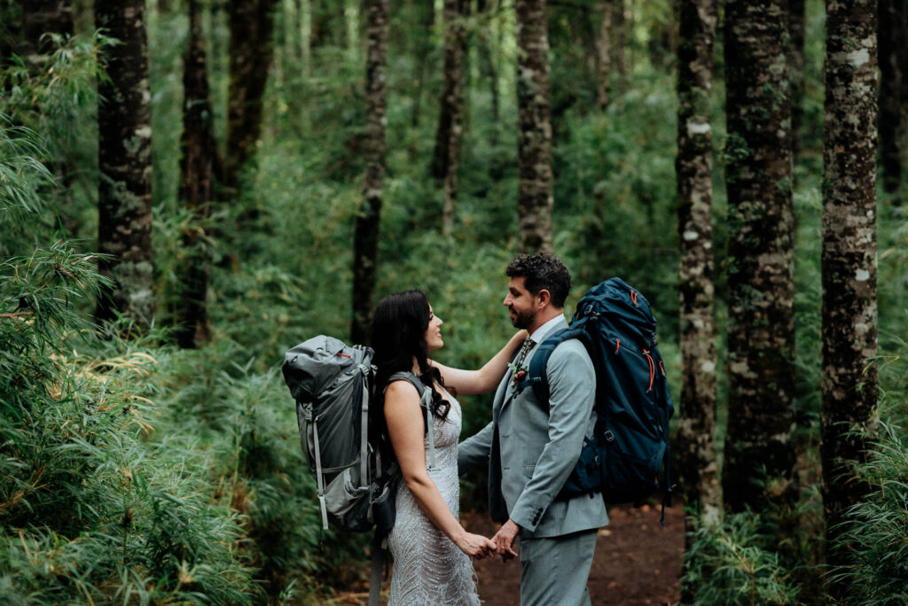 Fotografía de boda en bosque nativo en Huilo Huilo, ceremonia al aire libre, NGS Fotografía
